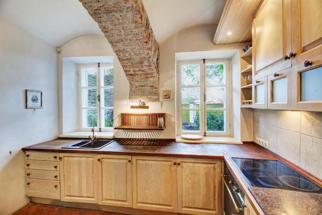 Cozy Old Town Historic House Appartement Tallinn Buitenkant foto